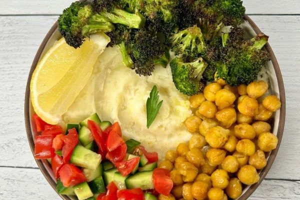 Aardappelpureebowl met groenten
