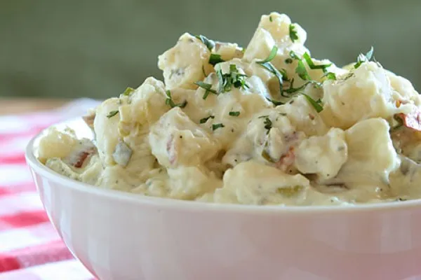 Aardappelsalade met kruiden
