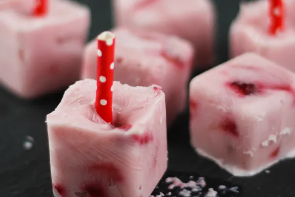 Aardbeienyoghurtijsjes