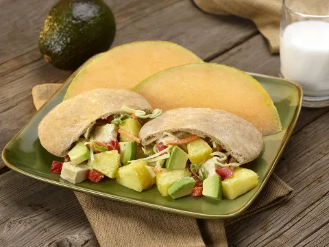 Ananas-avocado-kipsalade