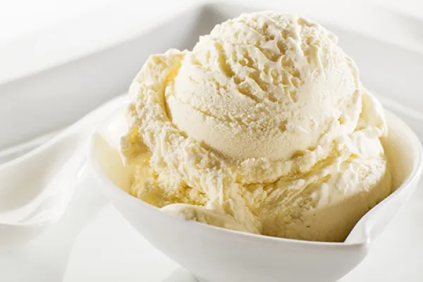 Ananas-sinaasappel frozen yogurt