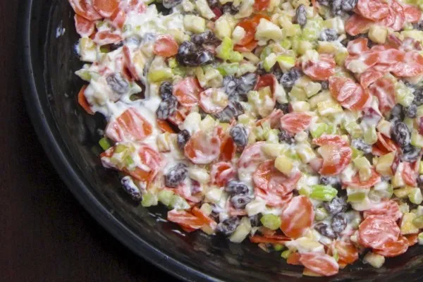Appelsalade met zoetzure yoghurtdressing