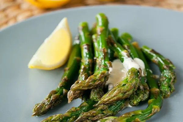 Asperges met gremolatasaus