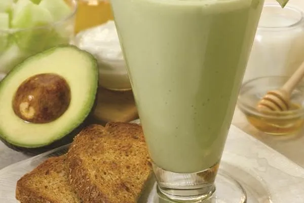 Avocado-meloen ontbijtsmoothie