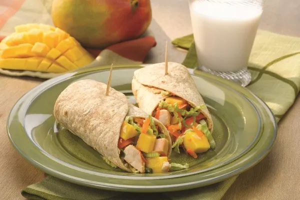 Aziatische mango-kipwraps