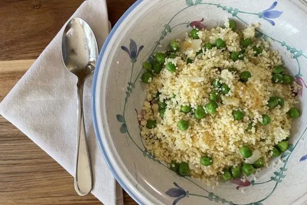 Couscous met erwten en ui
