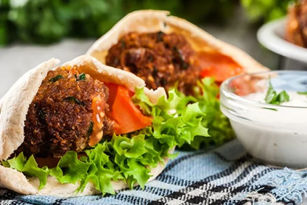 Falafelbroodje met yoghurt