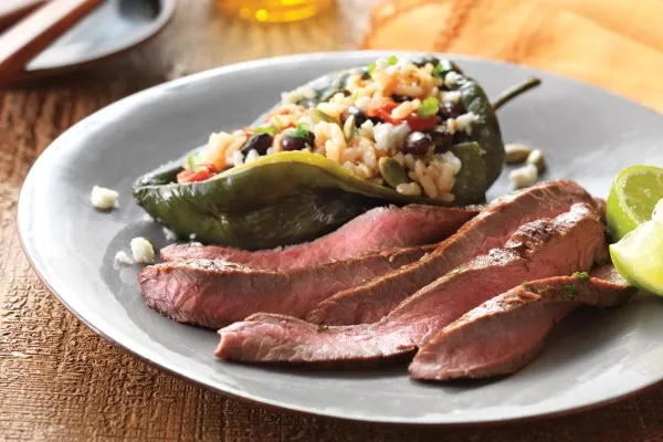 Flanksteak in limoenmarinade met gevulde poblanopepers