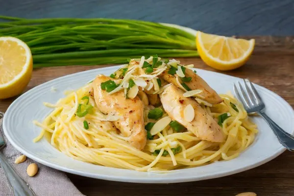 Frisse citroenkip-pasta