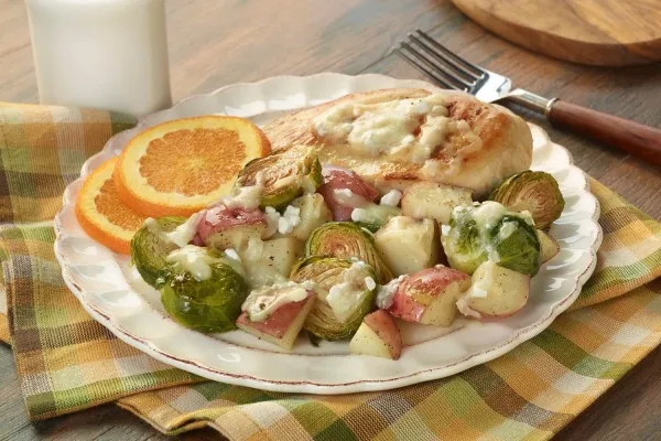 Geroosterde spruitjes, aardappelen en kip