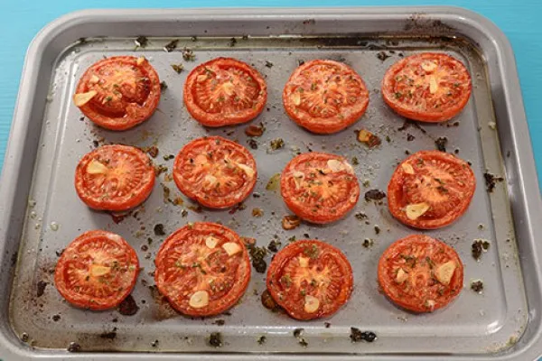 Geroosterde tomaten met kruiden
