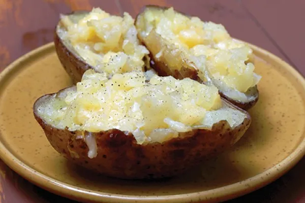 Gevulde gepofte aardappelen