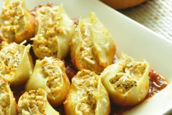 Gevulde pastaschelpen met pompoen en ricotta