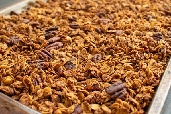 Granola met havermout, kokos en pecannoten