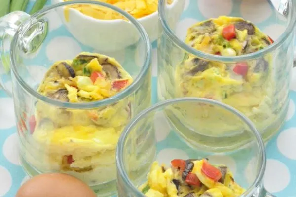 Groenteomelet in een mok
