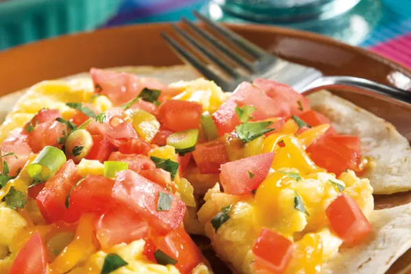 Huevos rancheros met verse salsa