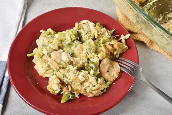 Kaasovenschotel met kip, broccoli en rijst