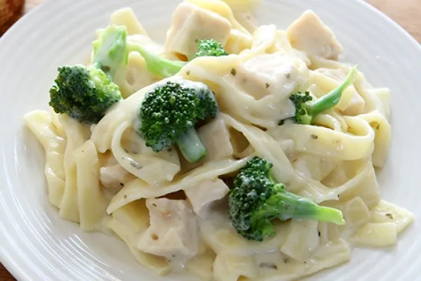 Kip-broccoli-alfredo