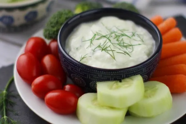 Komkommer-, yoghurt- en kruidendip