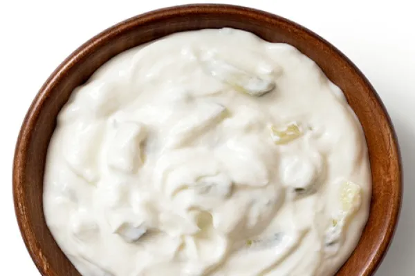 Komkommer-yoghurt-roomkaasdip