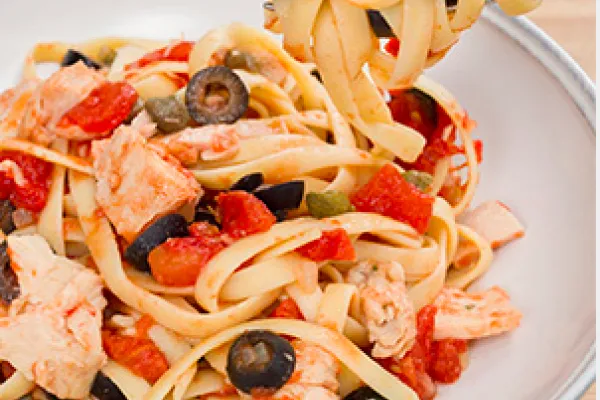 Napolitaanse tonijnfettuccine