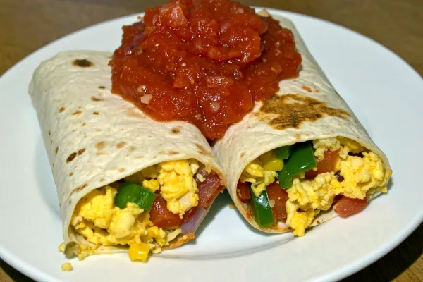 Ontbijtburrito met salsa