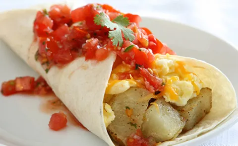 Ontbijtburrito's met aardappel en ei