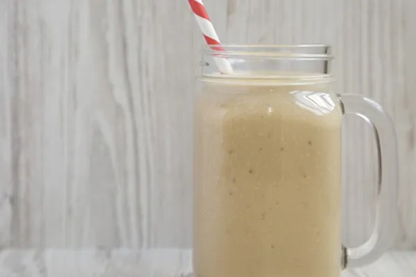 Ontbijtshake met pindakaas en banaan