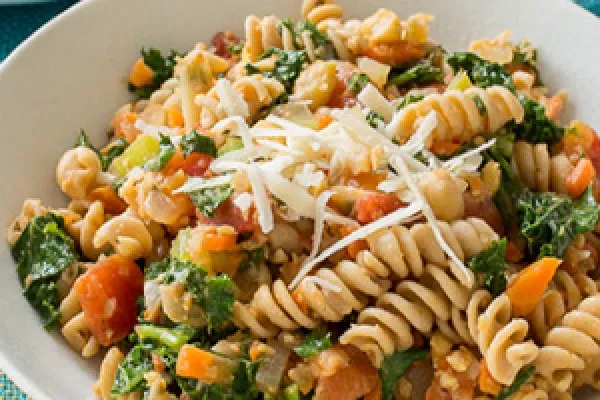 Pasta met kikkererwten, tomaat en spinazie