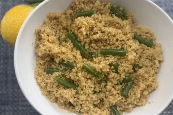 Pittige gember-quinoa met sperziebonen