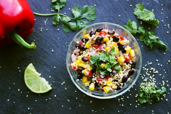 Salade van zwarte bonen en couscous