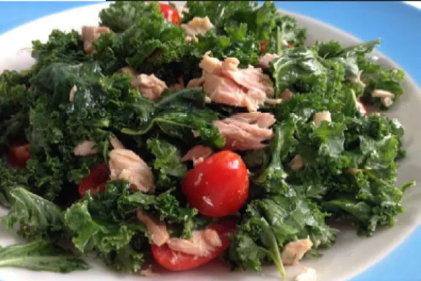 Simpele bevredigende boerenkool-tonijnsalade