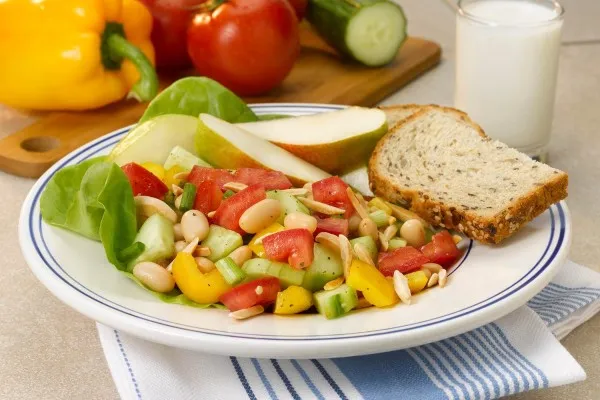 Tuinsalade met cannellinibonen