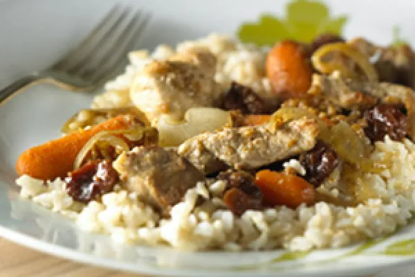 Varkensstoofpot uit de slowcooker met zilvervliesrijst