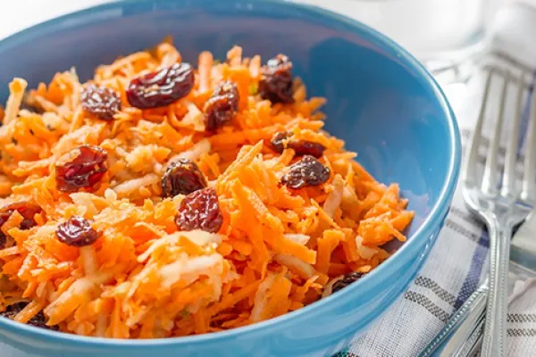 Wortel-rozijnensalade