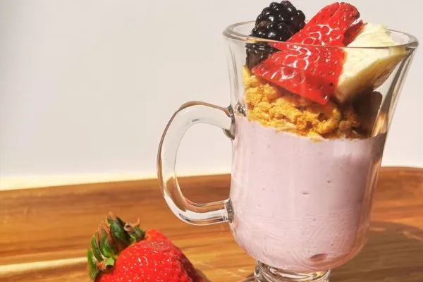 Yoghurt-bessenparfait